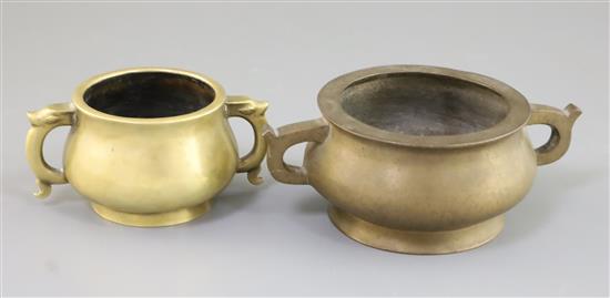 Two Chinese bronze gui censers, W. 17.5 and 13cm